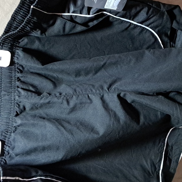 NWT woman's shorts - Picture 2 of 6